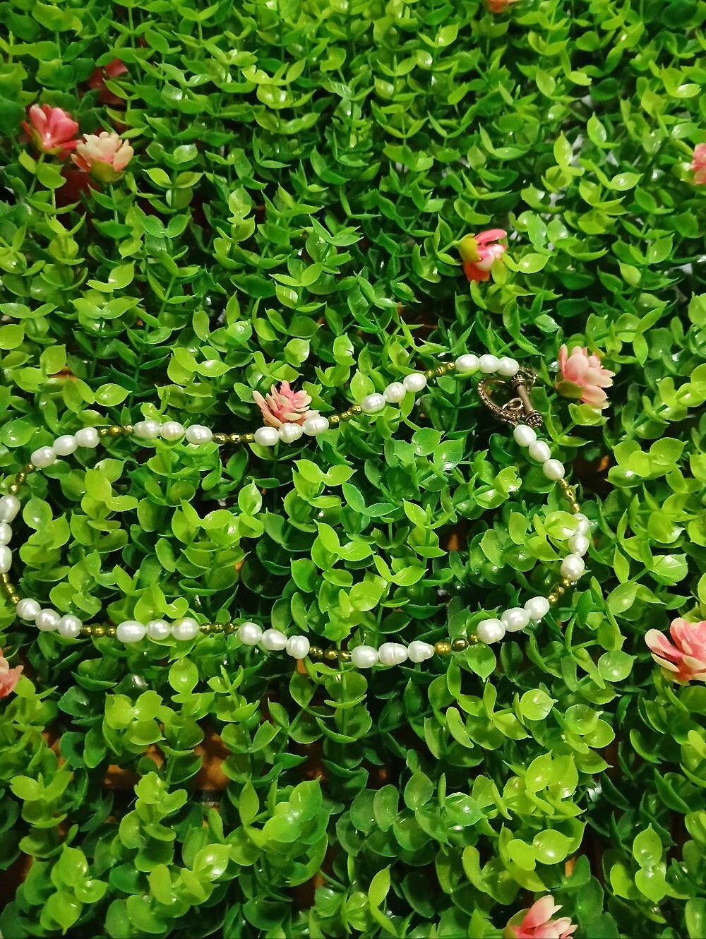 Elegant White Pearl Beaded Necklace - Classic Women Jewelry